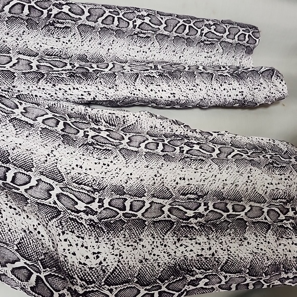 Love and legend jumpsuit - Picture 10 of 15